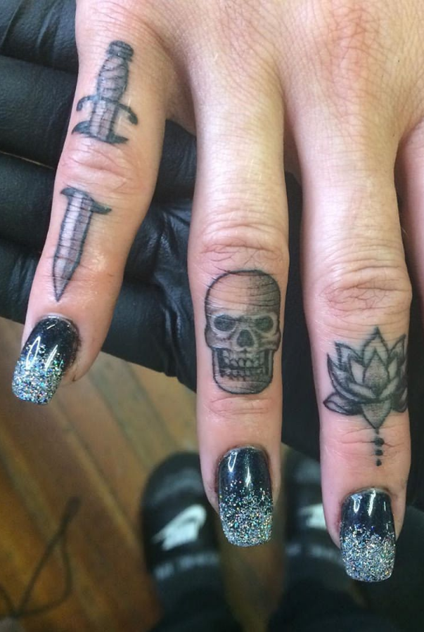 26+ Amazing Finger Tattoos Designs - Page 17 of 26 - Lily Fashion Style