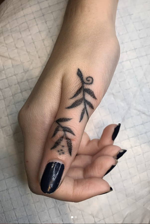 26+ Amazing Finger Tattoos Designs - Page 23 of 26 - Lily Fashion Style