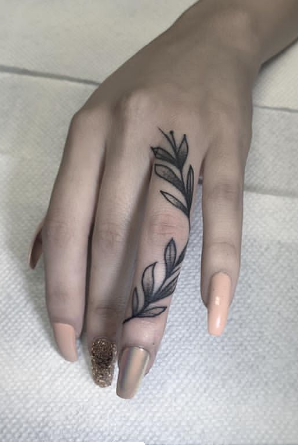 26 Amazing Finger Tattoos Designs Page 6 Of 26 Lily Fashion Style