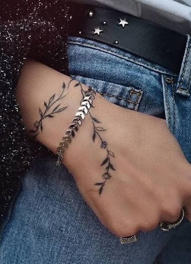 Side Hand Tattoo Designs Female - 31 Small Hand Tattoos That Will Make ...