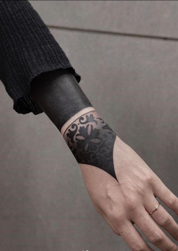 26 Unique Finger Tattoos Designs for You - Lily Fashion Style