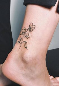 54 Beautiful Foot Tattoos to Show Off This Spring - Lily Fashion Style