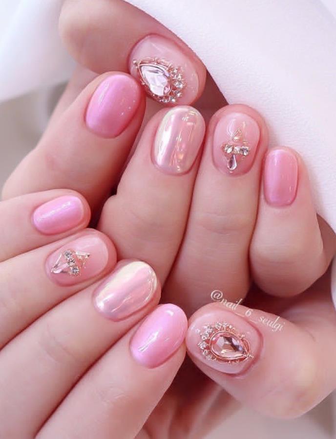 Simple Acrylic Pink Shiny Short Nails Ideas,Make Your Short Nails Stand