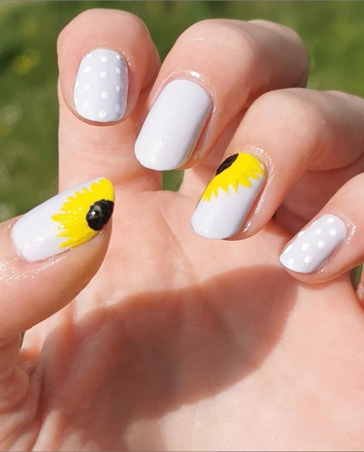 46 Beautiful Acrylic Short Sunflower Nails Art Designs In Summer Lily