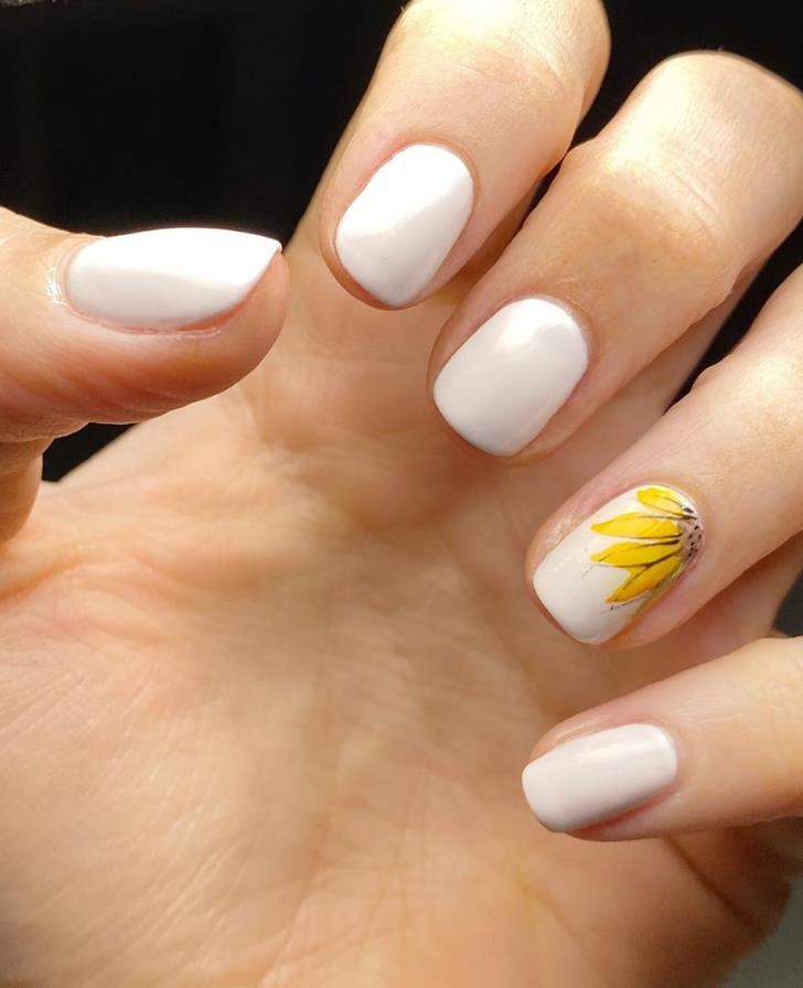46 Beautiful Acrylic Short Sunflower Nails Art Designs In Summer - Lily