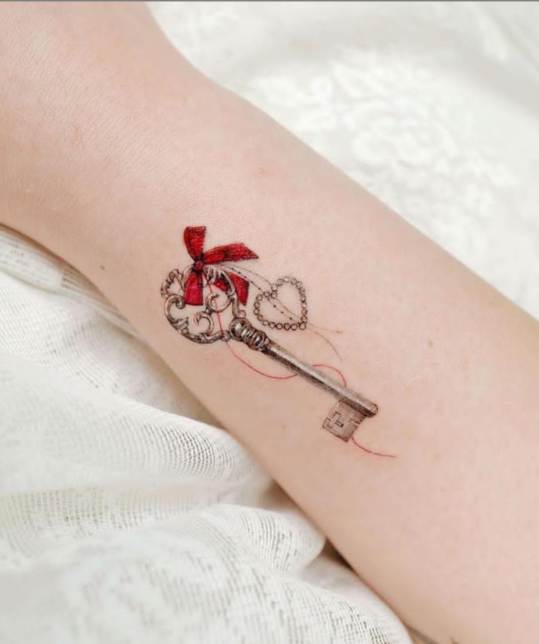 the-moral-and-meaning-of-key-tattoo-art-designs-lily-fashion-style