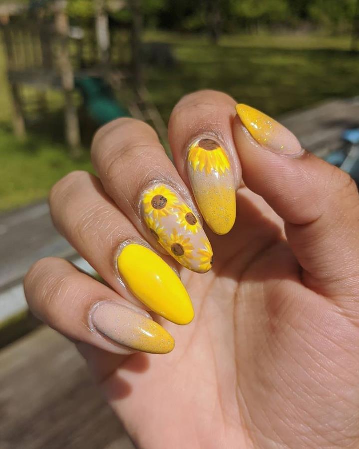 Flower Acrylic Nails