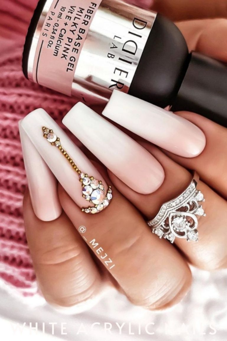 33 Classy And Stylish White Nail Designs For Any Occasion 