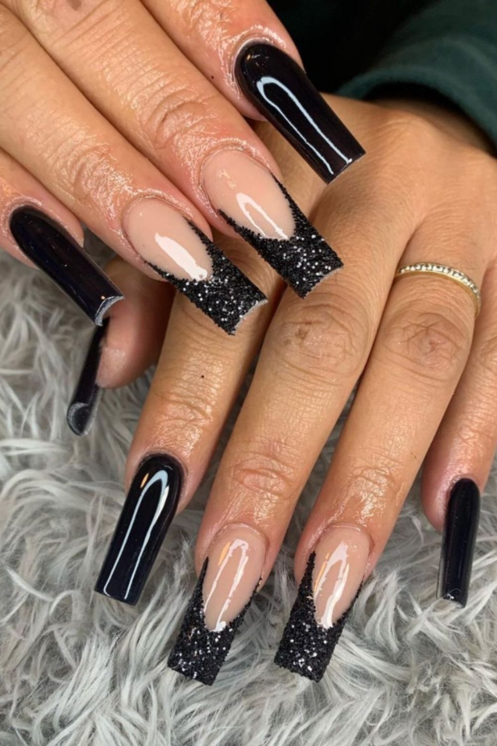 Glitter black nails tip 