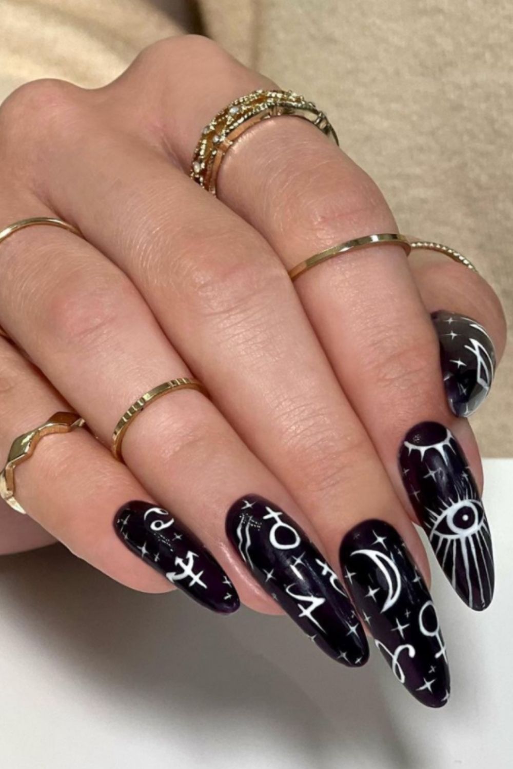 Black almond nails designs