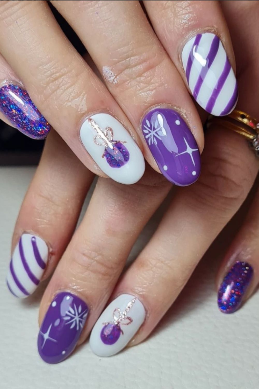 Purple and white short christmas nails art designs