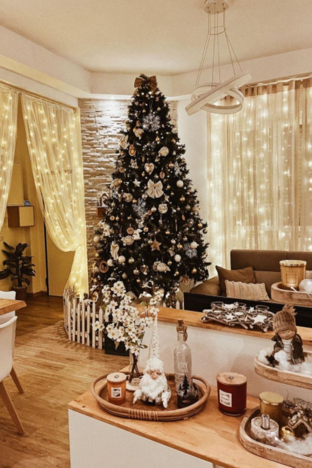 White bow Christmas tree