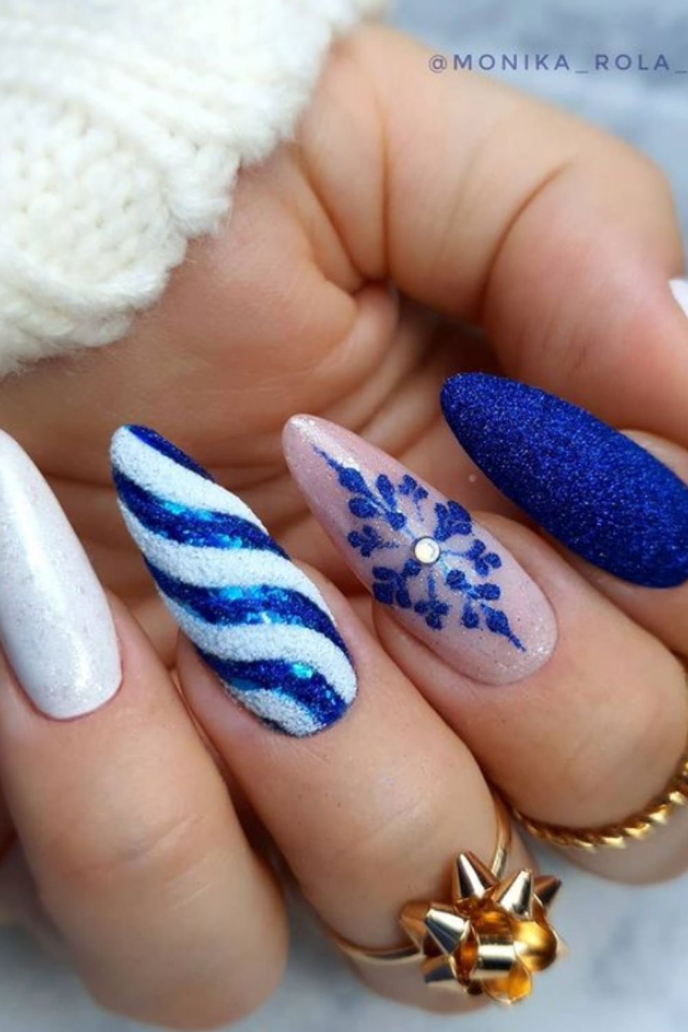 White and blue almond nails