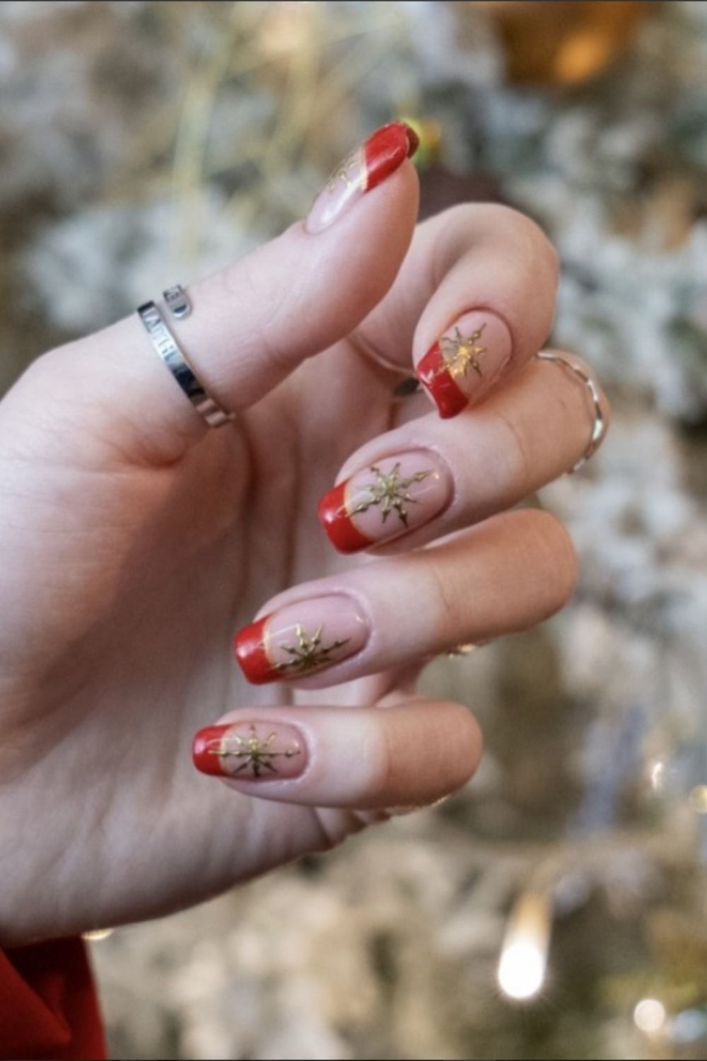 Short nails art with gold star