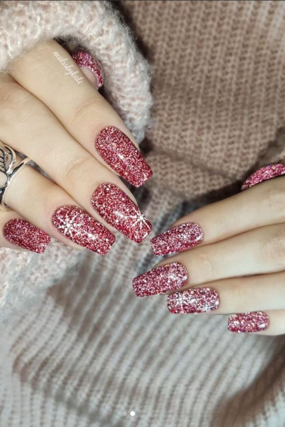 Red glitter winter nails art with snow