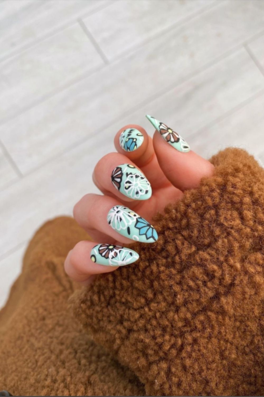 Almond nails designs with flowers