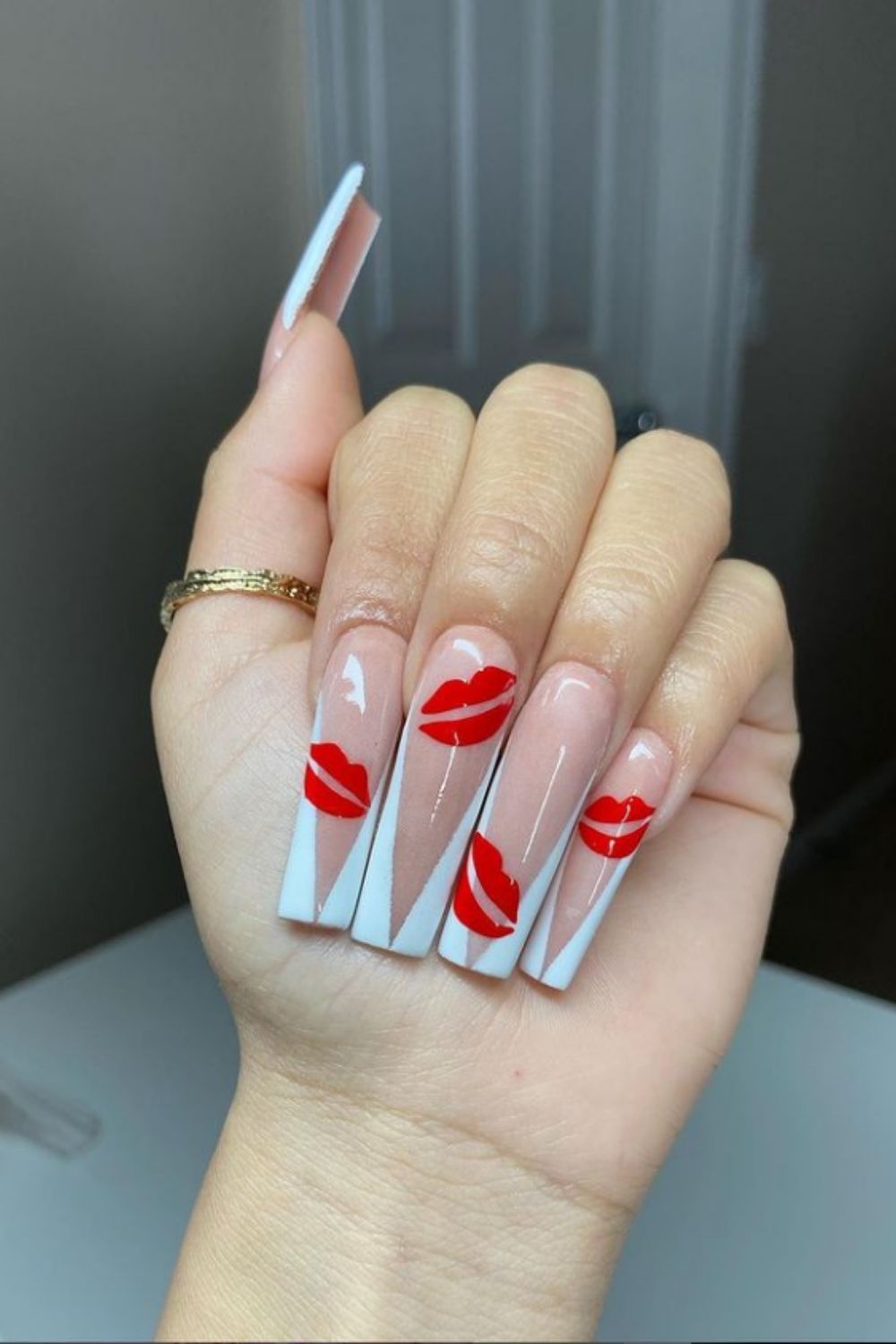French nails art with red lip