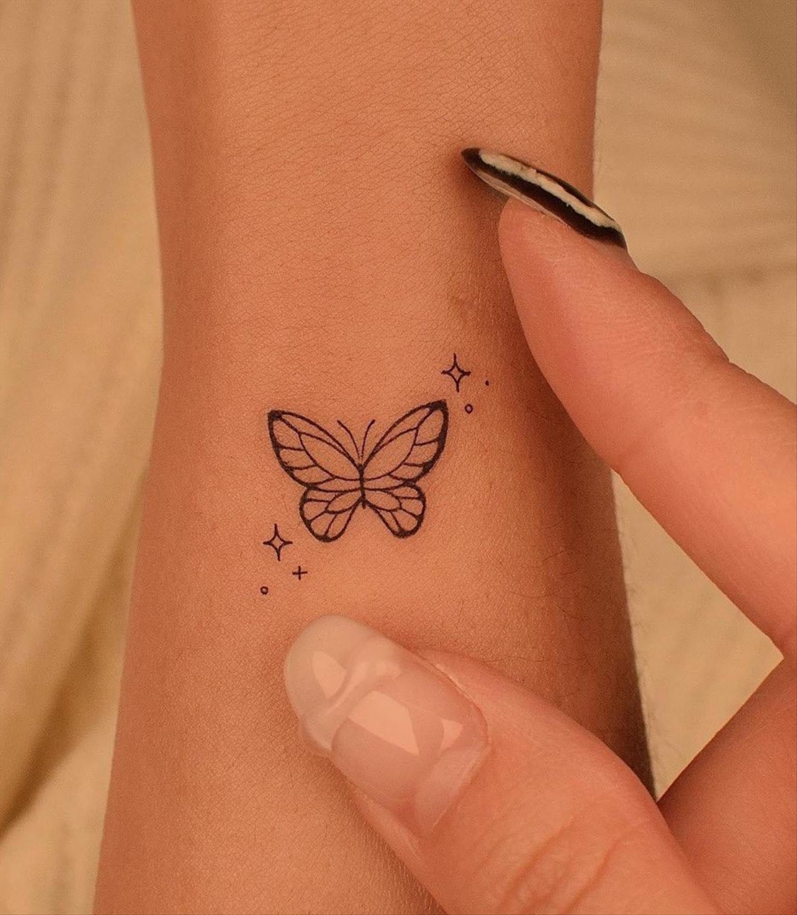 Butterfly tattoo design: Chic spring tattoo pattern for women