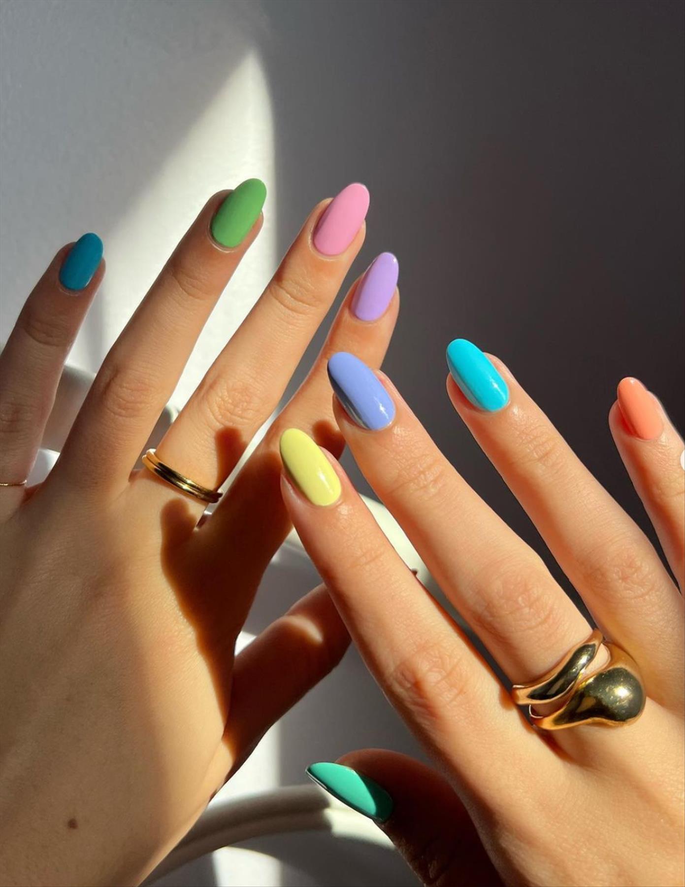 Trendy minimalist nails art for short nails 2022