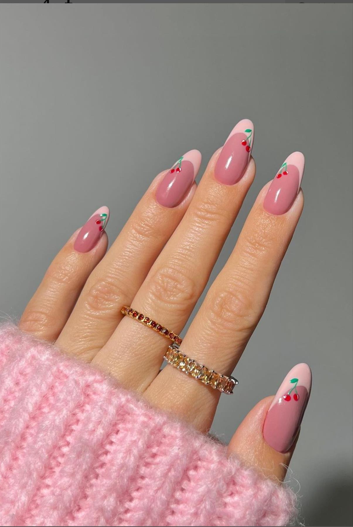 Trendy minimalist nails art for short nails 2022