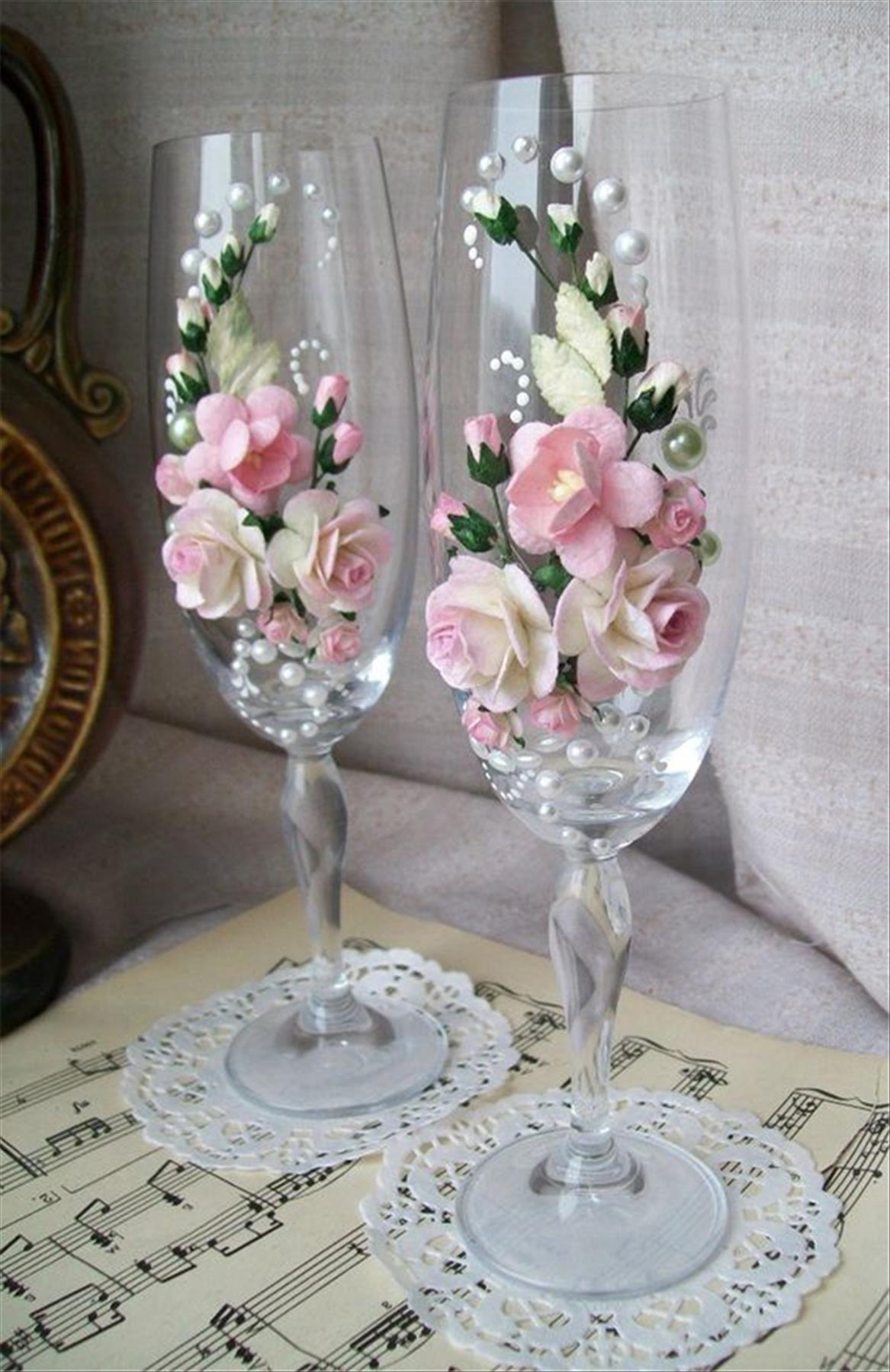 DIY Wedding Champagne Flutes Ideas to Raise Proudly in a Toast