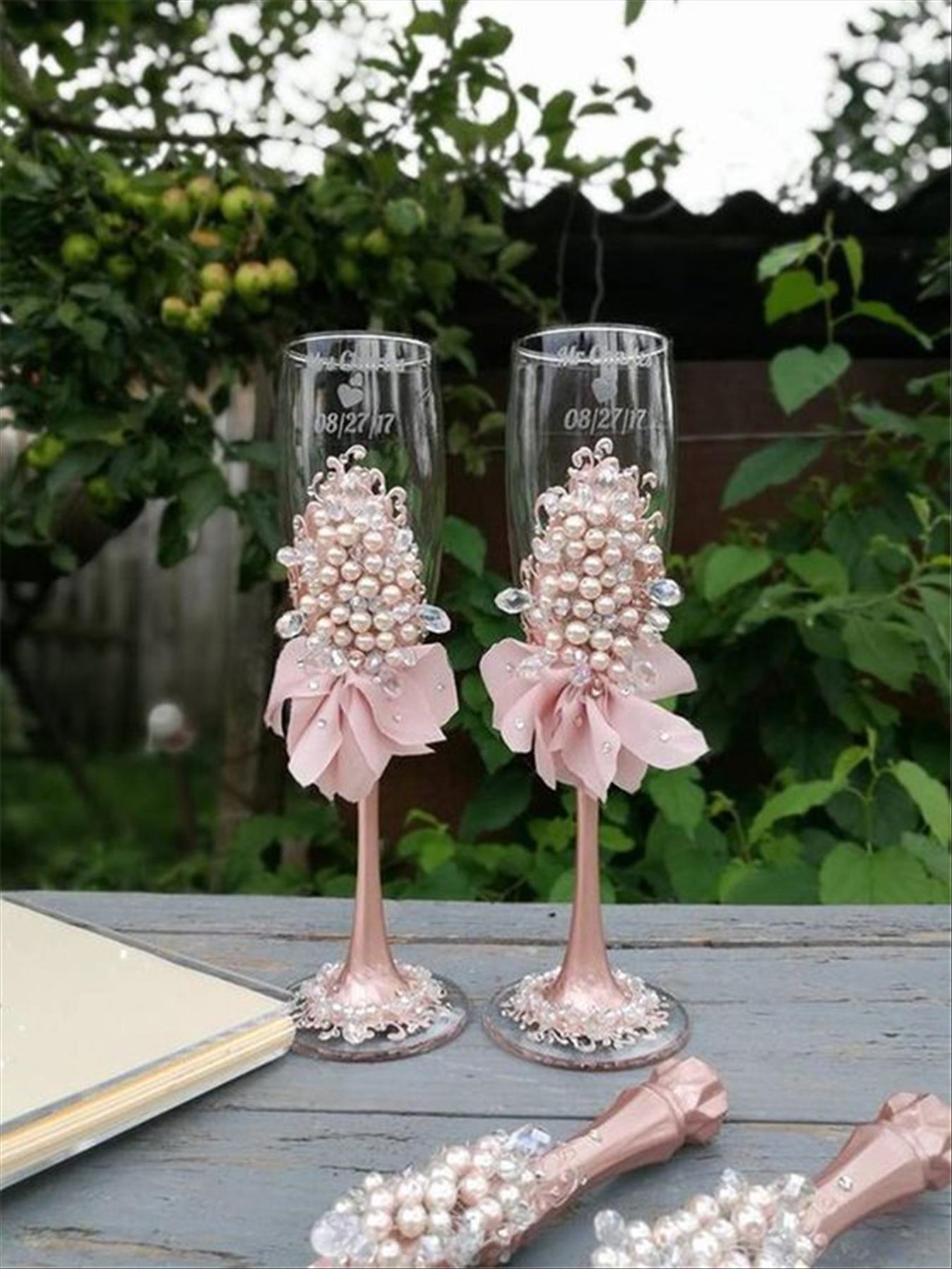 DIY Wedding Champagne Flutes Ideas to Raise Proudly in a Toast