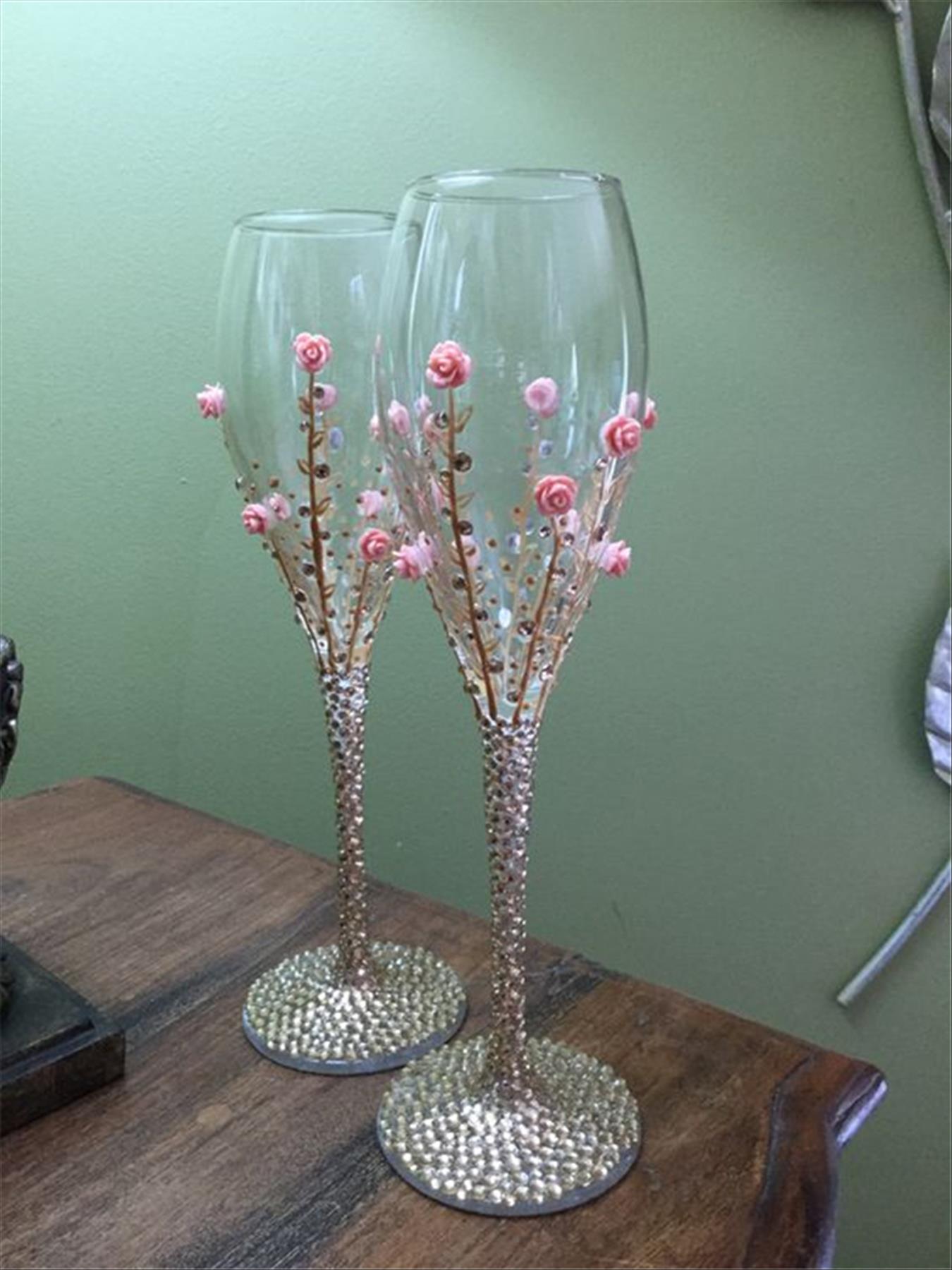 DIY Wedding Champagne Flutes Ideas to Raise Proudly in a Toast