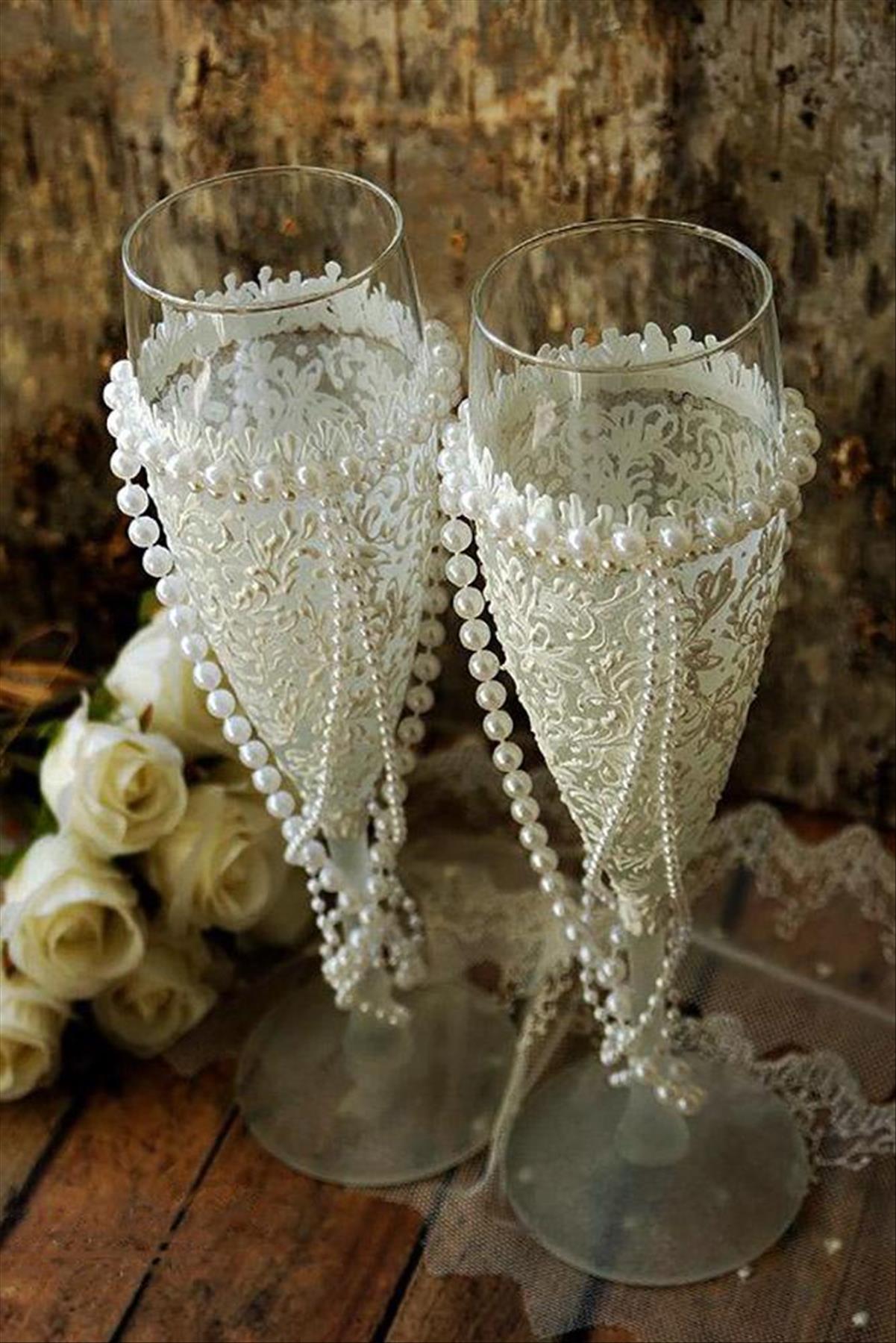 DIY Wedding Champagne Flutes Ideas to Raise Proudly in a Toast