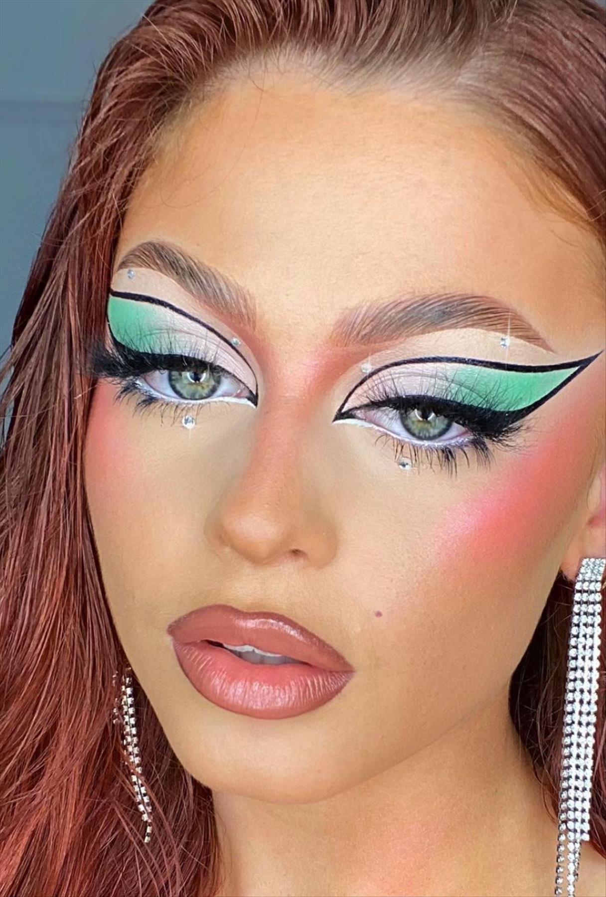 How to Rock the Green Eye Makeup Looks & Trend?