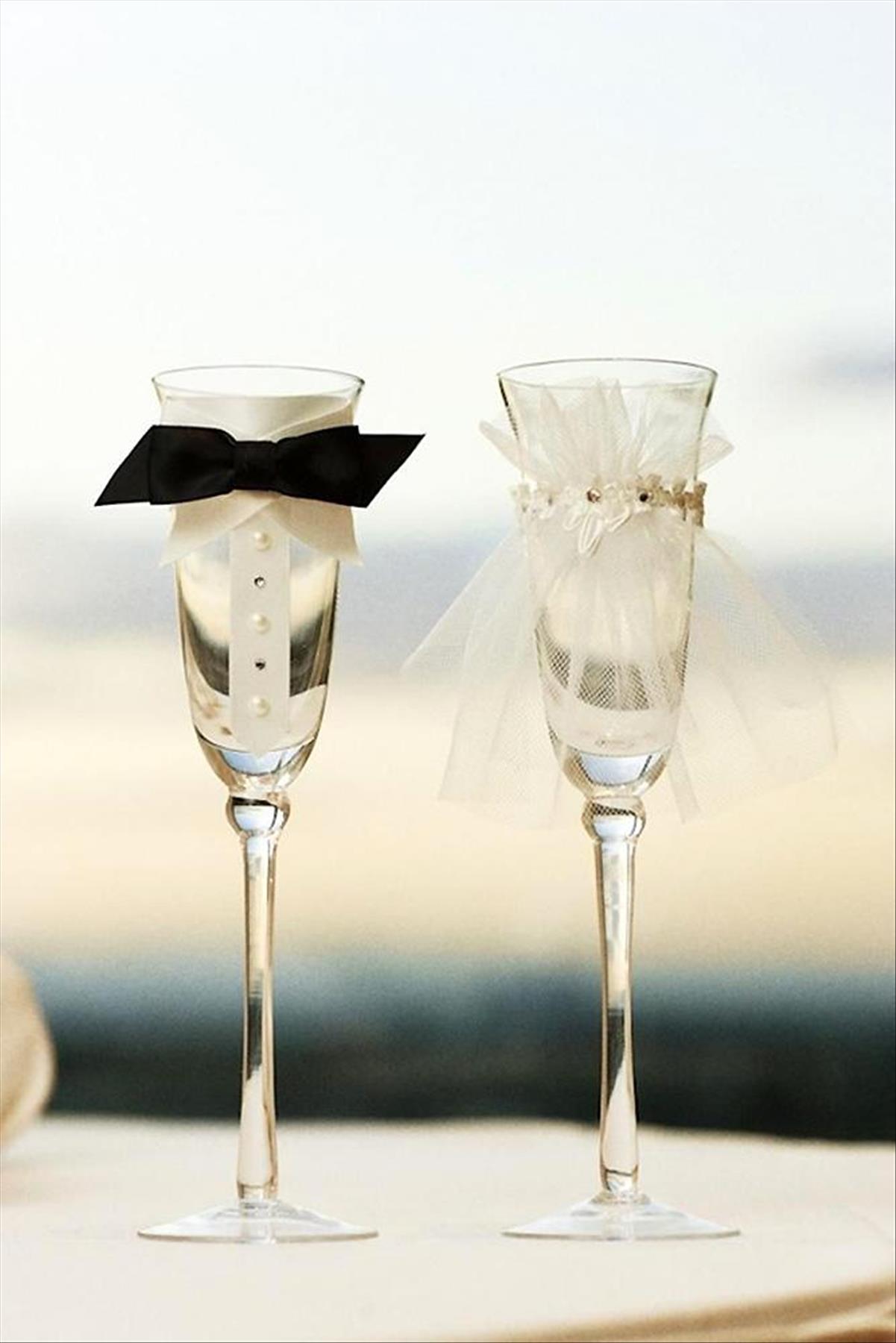 DIY Wedding Champagne Flutes Ideas to Raise Proudly in a Toast