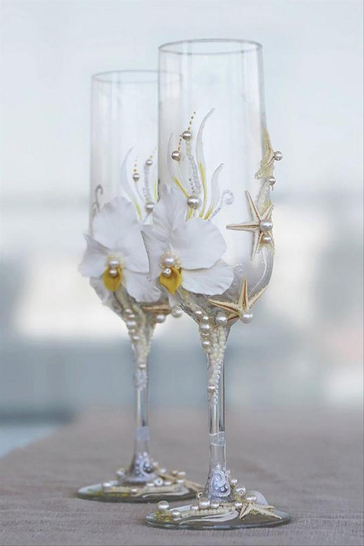 DIY Wedding Champagne Flutes Ideas to Raise Proudly in a Toast