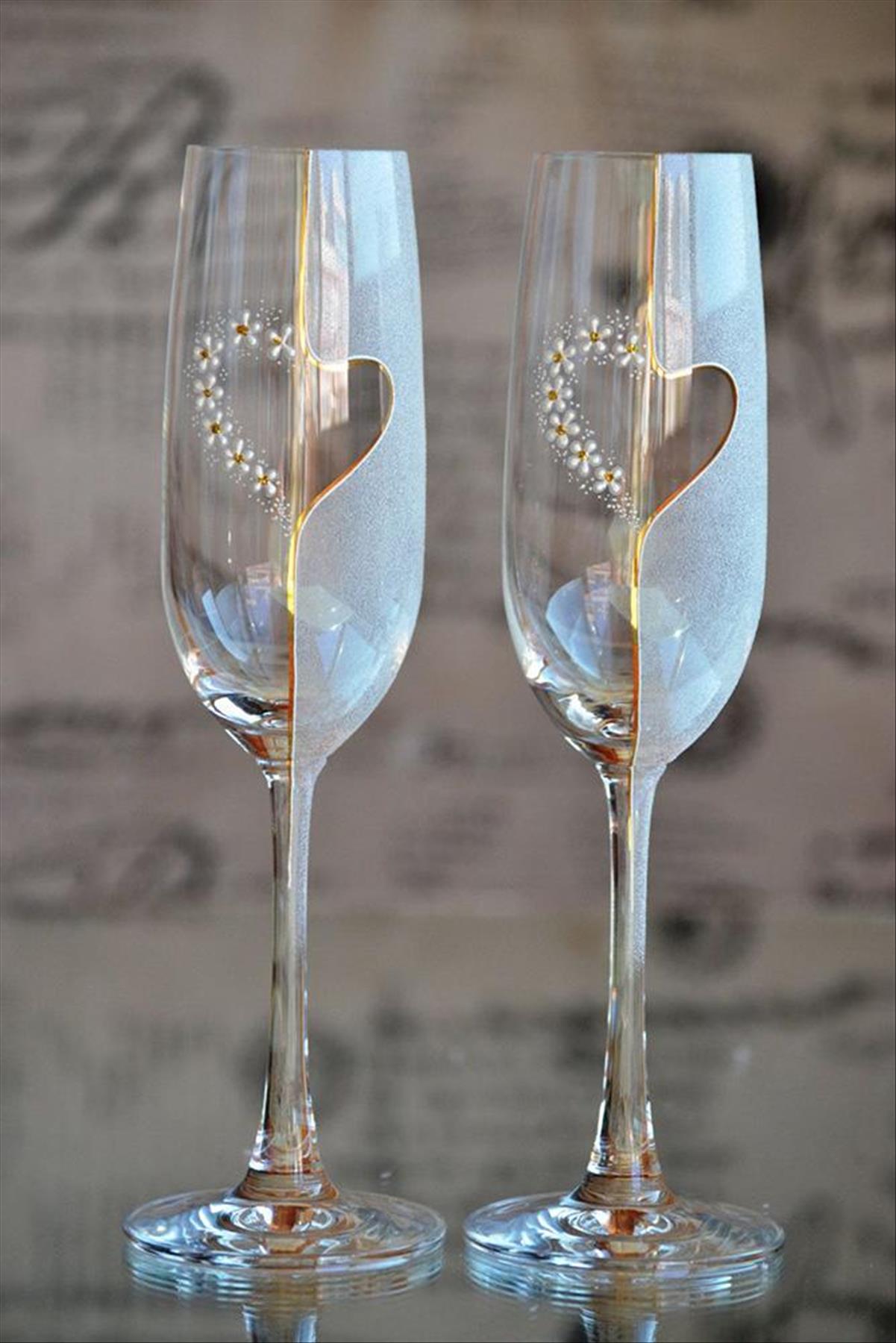 DIY Wedding Champagne Flutes Ideas to Raise Proudly in a Toast