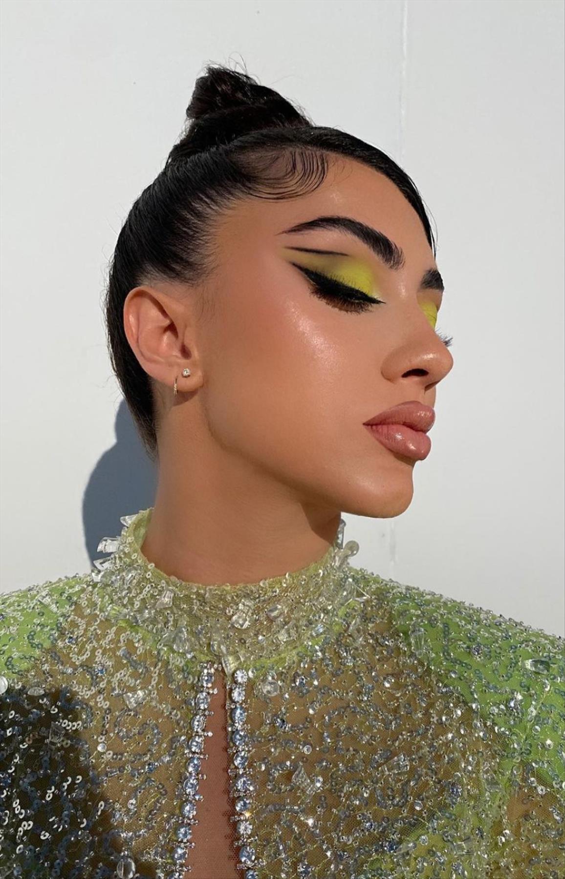How to Rock the Green Eye Makeup Looks & Trend?