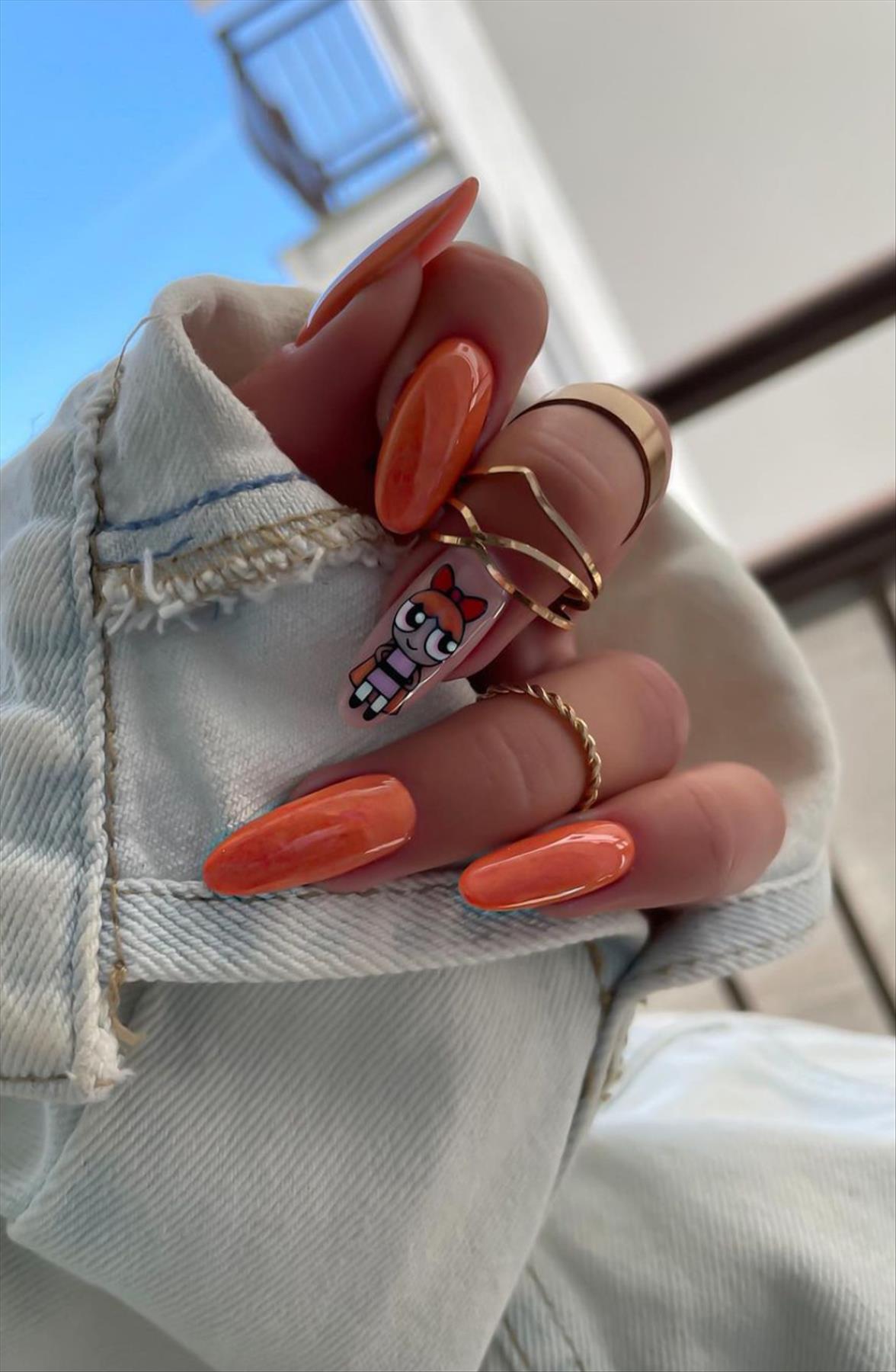 Pretty almond-shaped nail art to try now 