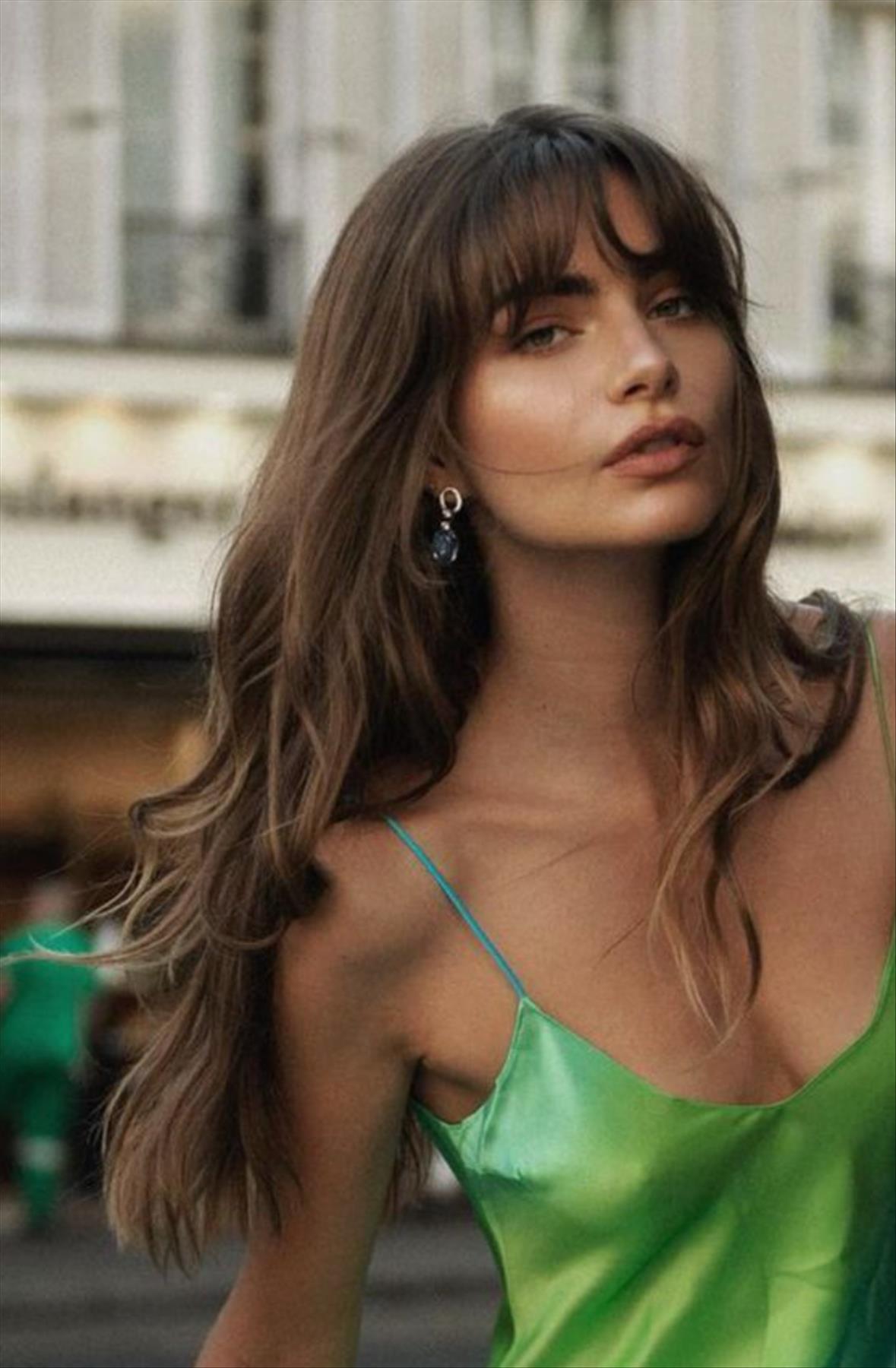 Hairstyle with bangs 2022 inspo curtain bangs and fringe bangs hair trends
