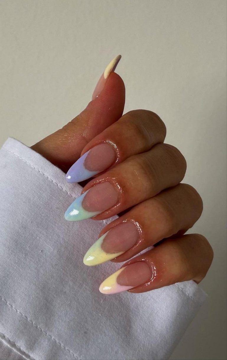 21 Stunning French tip almond nails cool in any season - Page 13 of 22 ...
