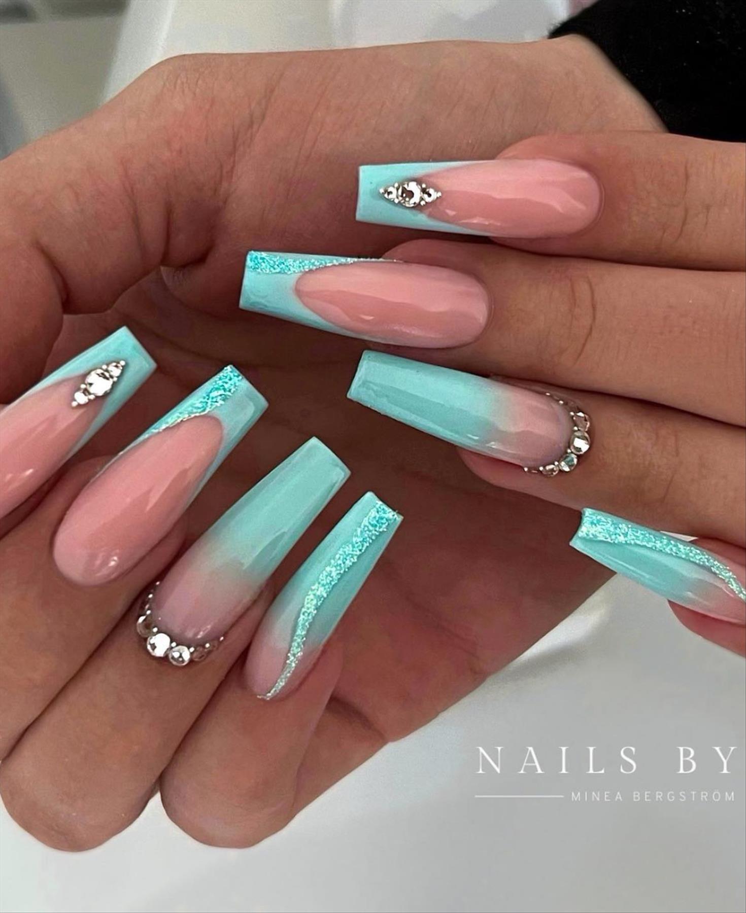 Summer coffin nails inspo  2022 nail trends to wear