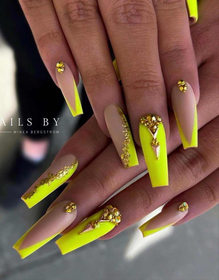 Summer coffin nails inspo 2022 nail trends to wear Page 13 of 40