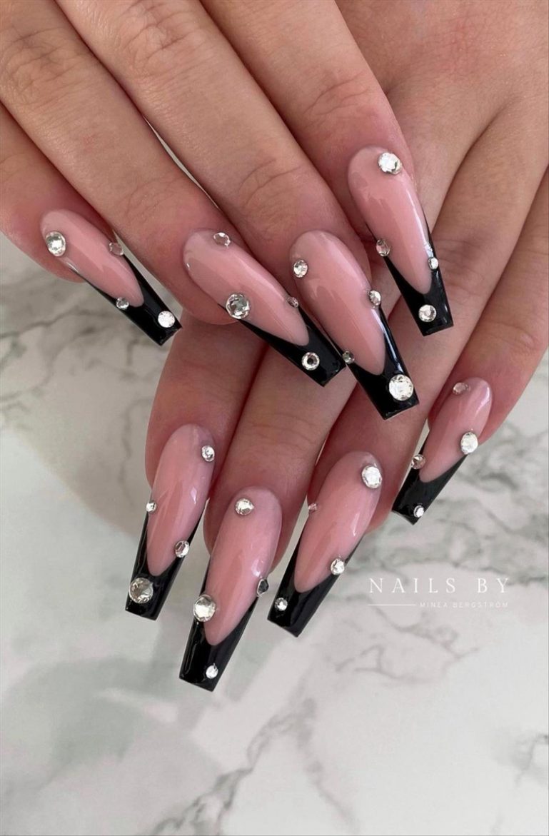 Summer coffin nails inspo 2022 nail trends to wear Page 19 of 40