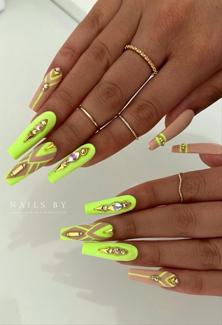 Summer coffin nails inspo 2022 nail trends to wear Page 7 of 40