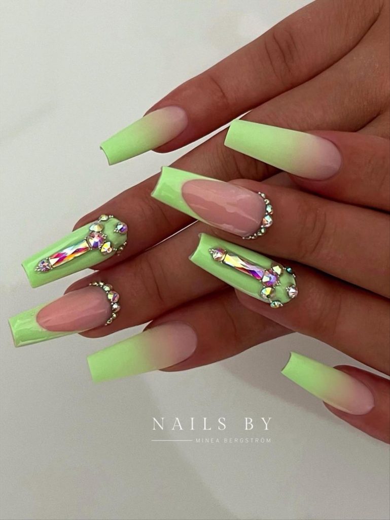 Summer coffin nails inspo 2022 nail trends to wear Page 8 of 40