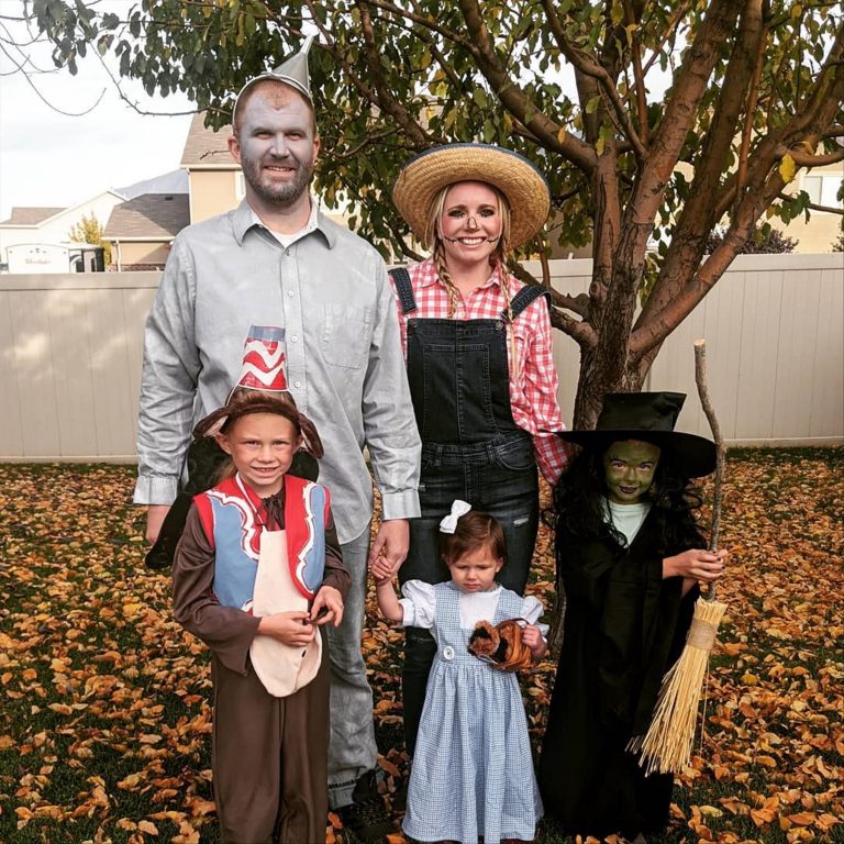 35 Creative Family Halloween Costumes You’ll Want to Try