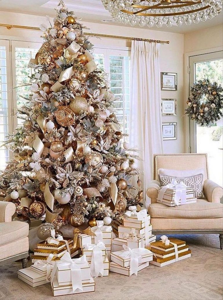 38 Festive Christmas tree decoration ideas for 2022 - Lily Fashion Style
