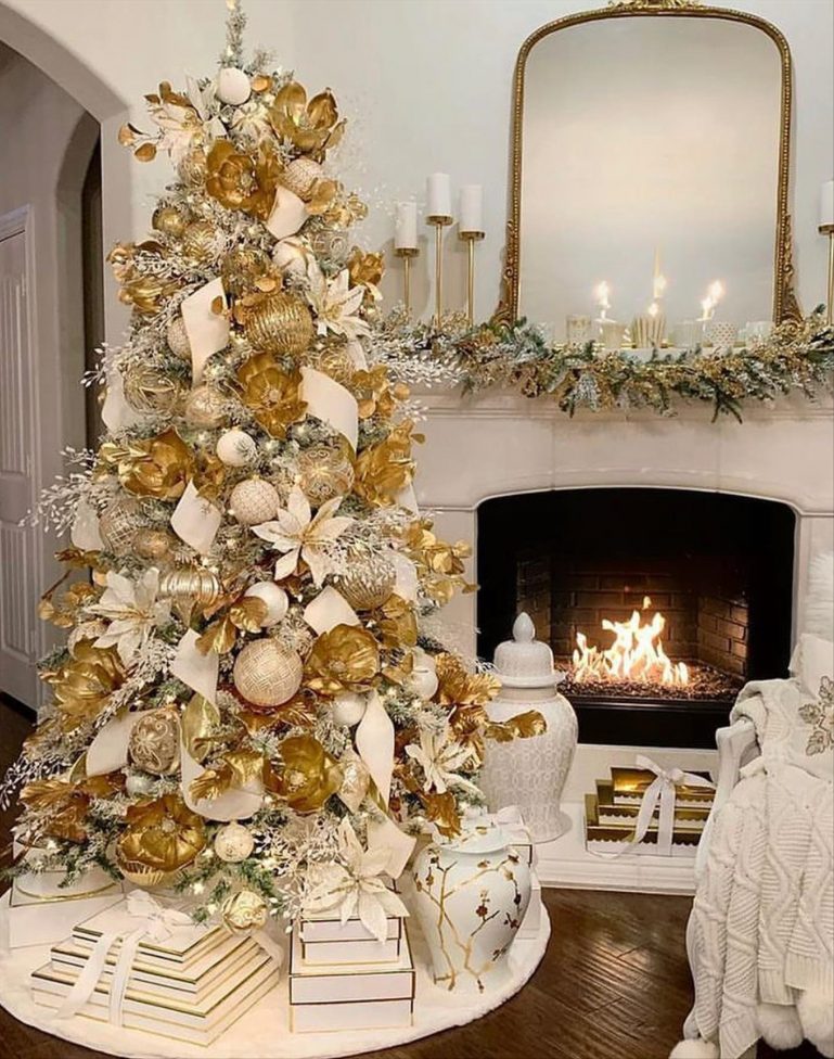 38 Festive Christmas tree decoration ideas for 2022 - Lily Fashion Style