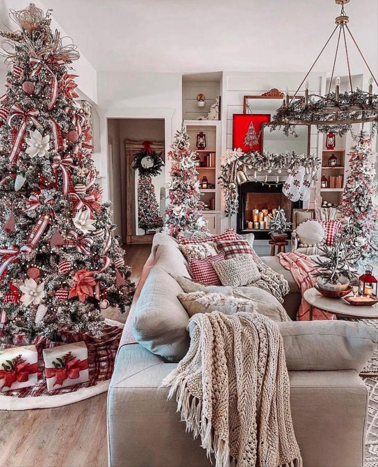 38 Festive Christmas tree decoration ideas for 2022 - Lily Fashion Style
