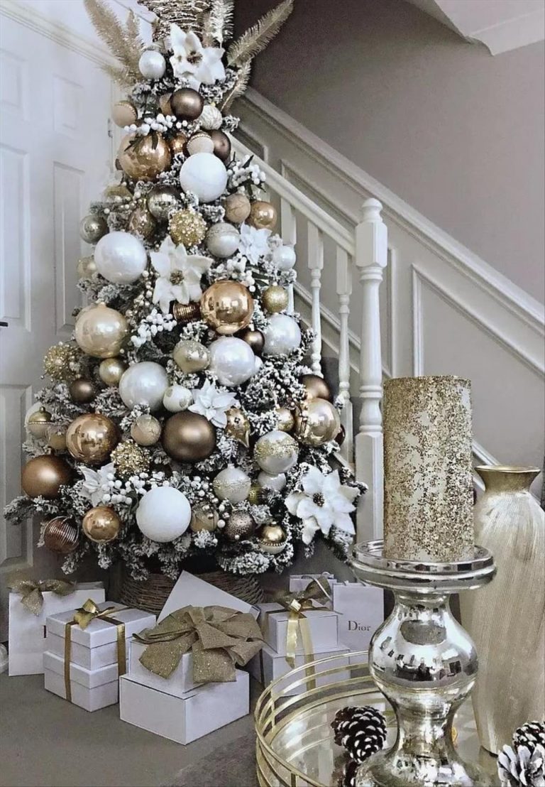 38 Festive Christmas tree decoration ideas for 2022 - Lily Fashion Style