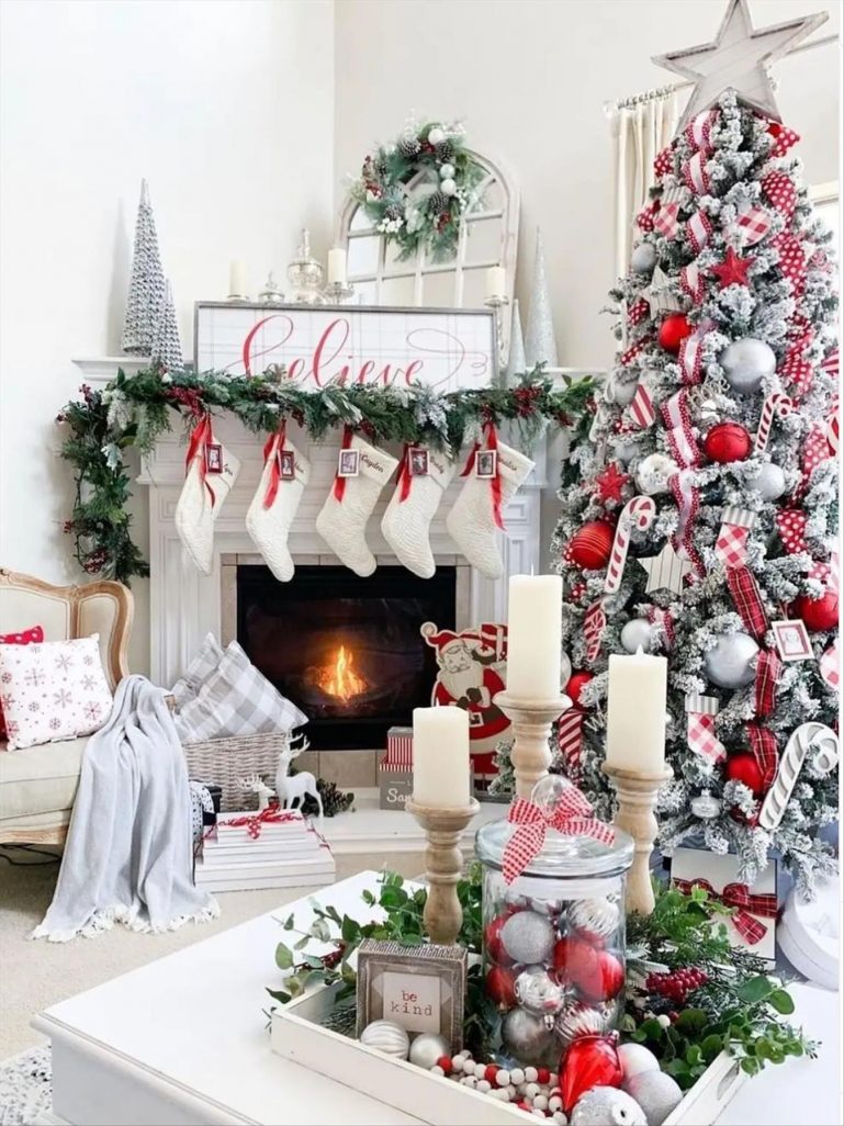 38 Festive Christmas tree decoration ideas for 2022 - Lily Fashion Style