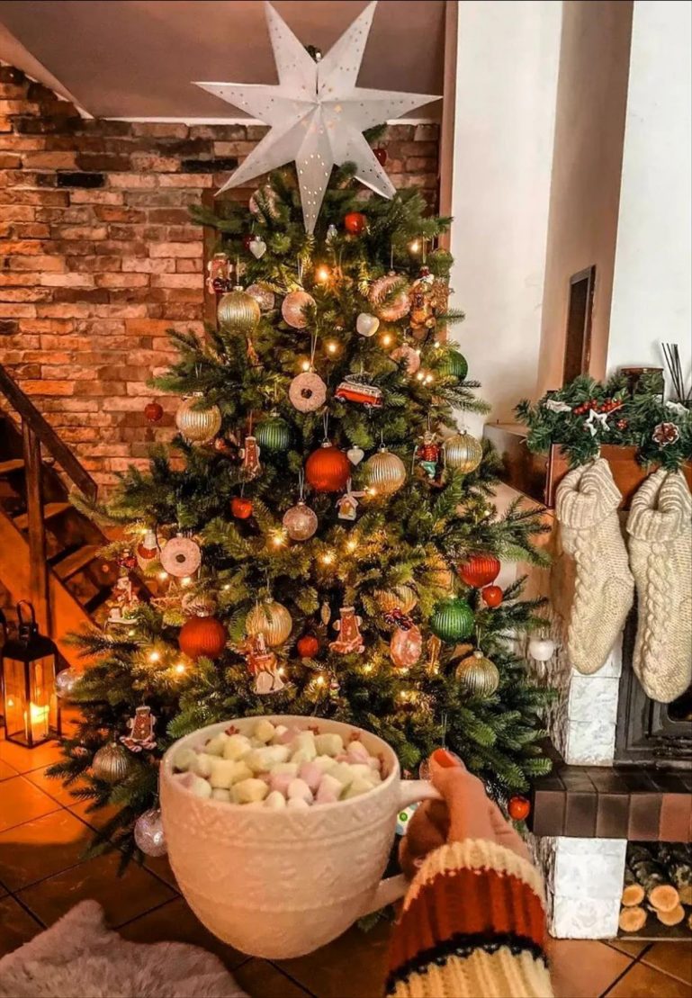 38 Festive Christmas tree decoration ideas for 2022 Lily Fashion Style