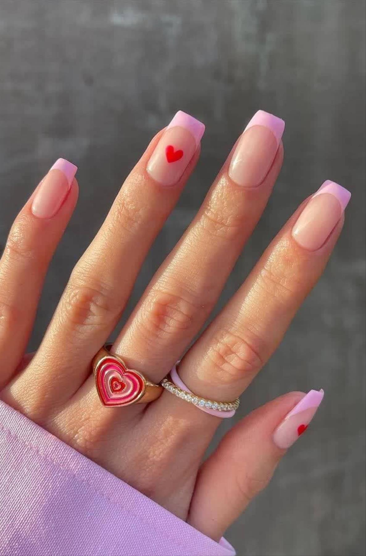 Romantic heart nails art for Valentine's day mani 2023