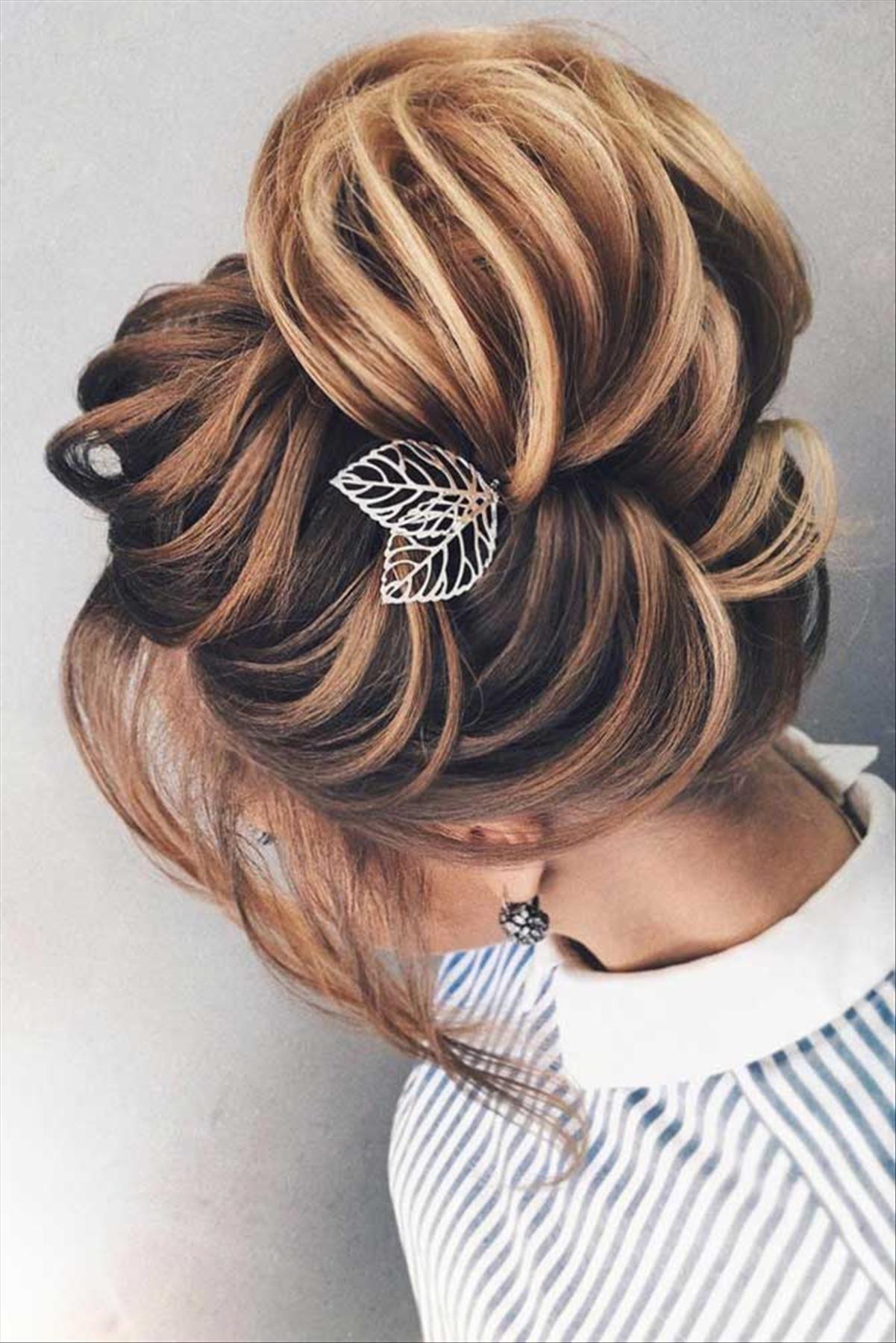 Classic prom hairstyle for long hair to try in 2023